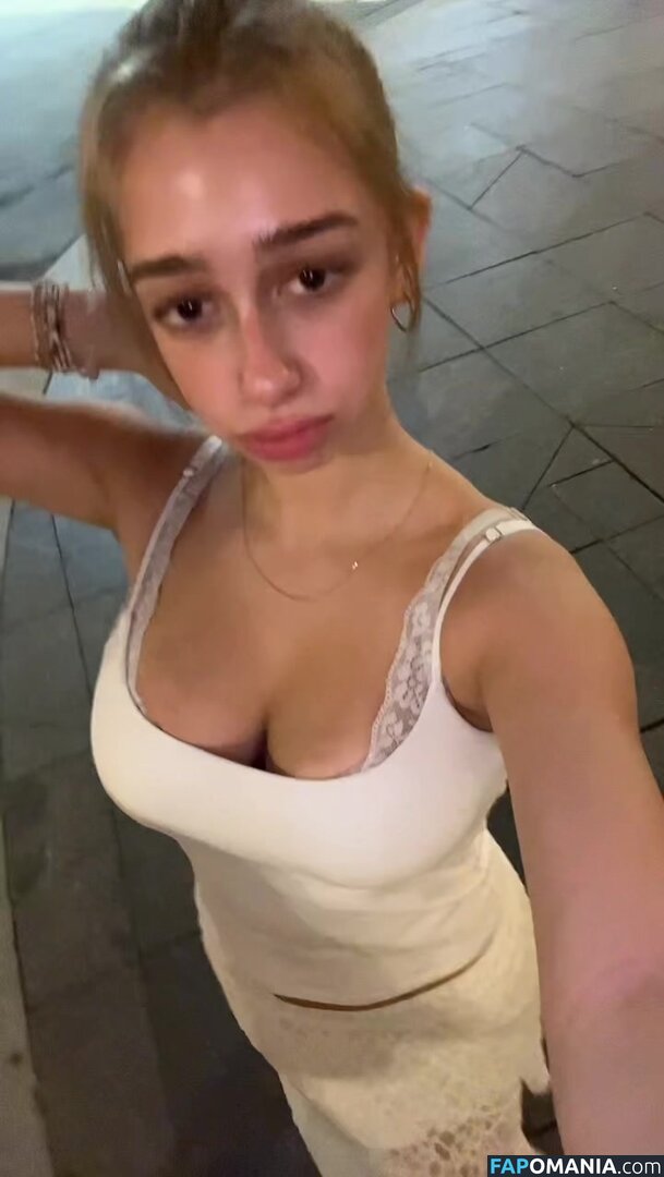 https: / sofyaplotnikova / xsofya_x Nu OnlyFans  Photo fuitée #17