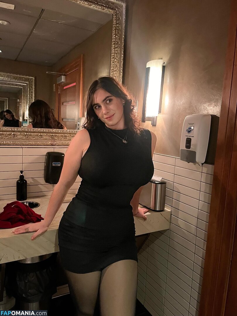 oirene9o / some0nes_daughter Nu OnlyFans  Photo fuitée #1