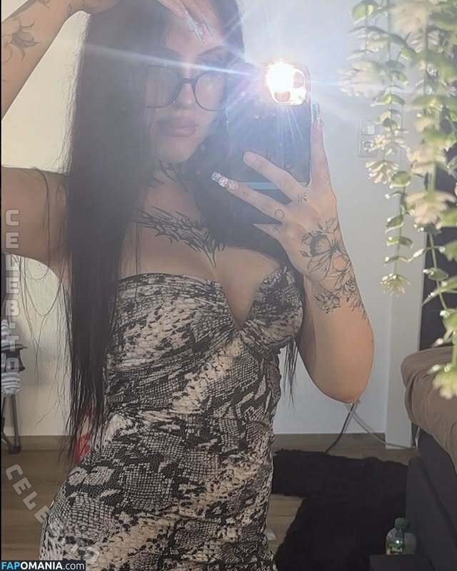 6.sophie.8 / sooophie_666 / your.local.hoe_68 Nu OnlyFans  Photo fuitée #1