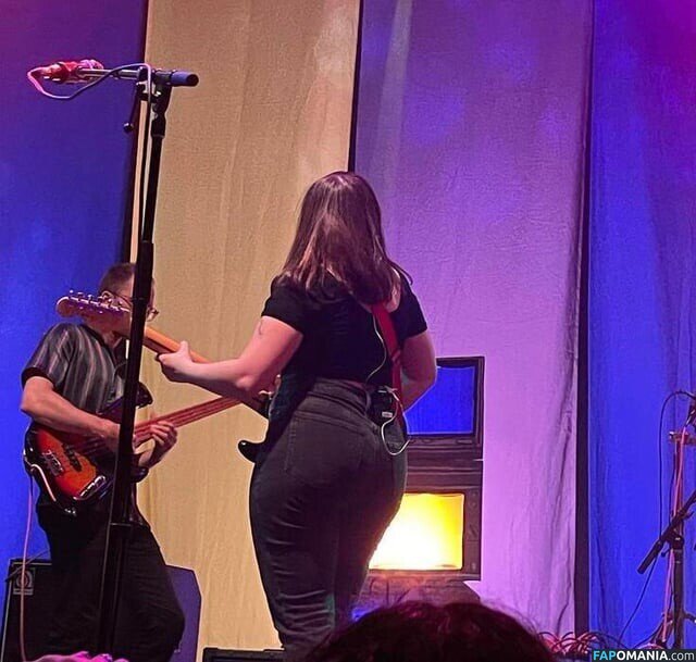 Soccer Mommy / Sophia Allison / soccermommyband Nu OnlyFans  Photo fuitée #5