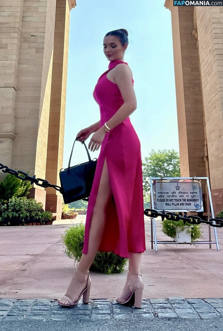 Sophie Wallace Nu OnlyFans  Photo fuitée #3