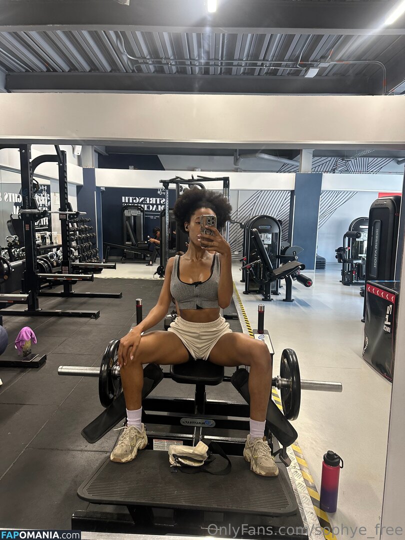 sophye_free / sophyesefrin Nu OnlyFans  Photo fuitée #4