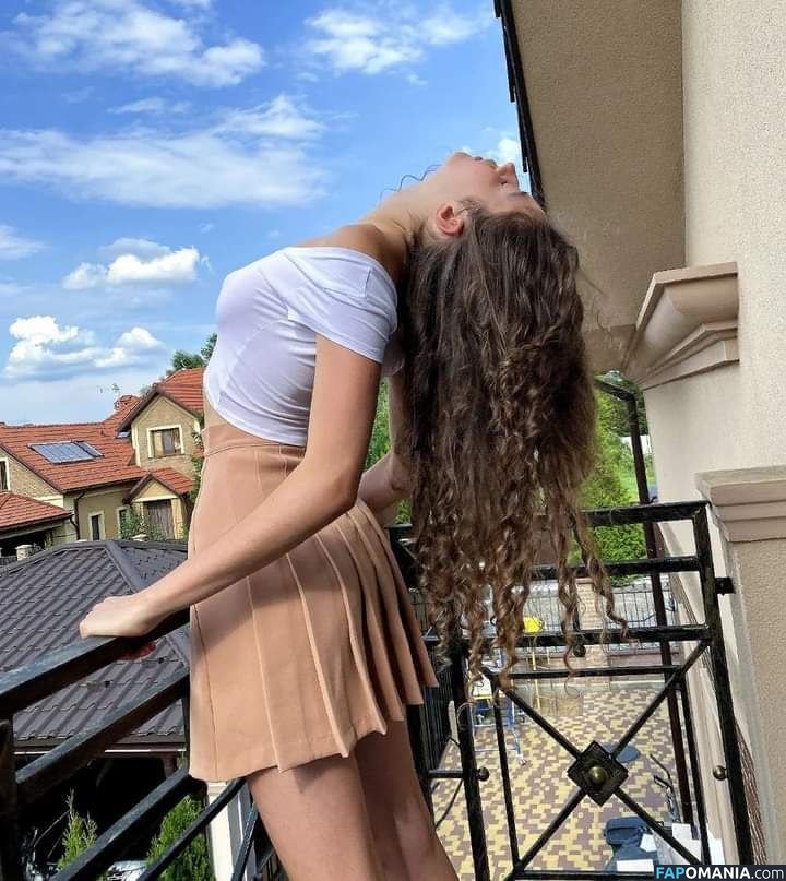 Derwald / Stefania Deriabina / st.efania4105 / xostefania Nu OnlyFans  Photo fuitée #17