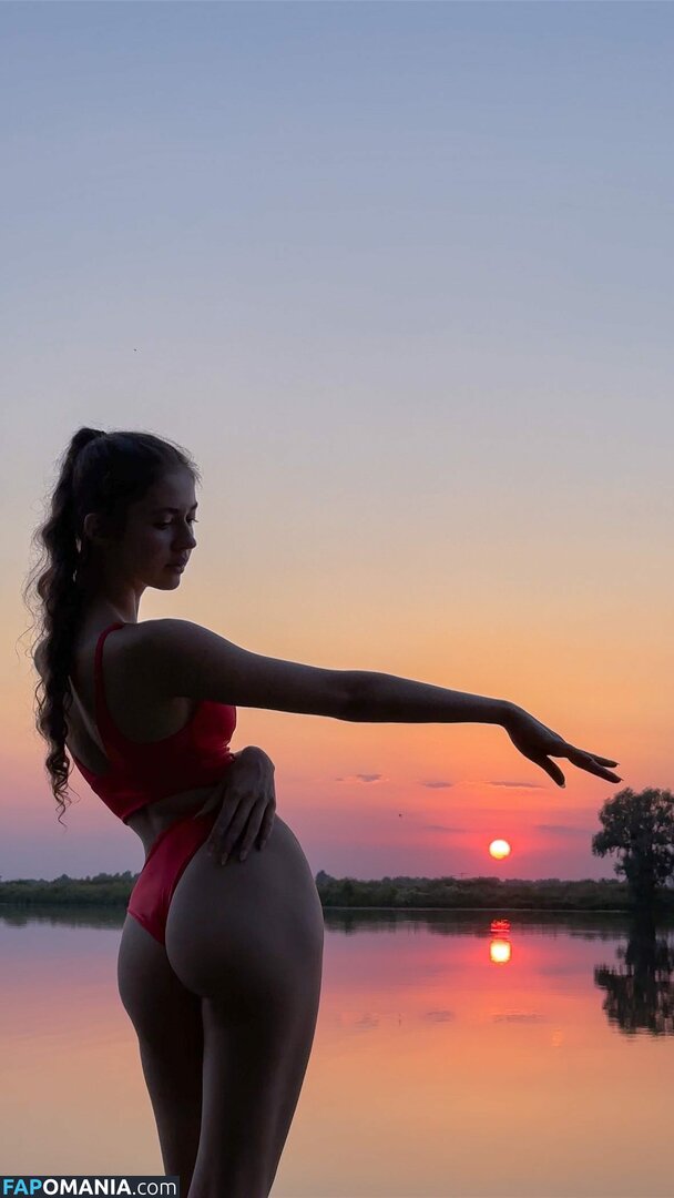 Derwald / Stefania Deriabina / st.efania4105 / xostefania Nu OnlyFans  Photo fuitée #162