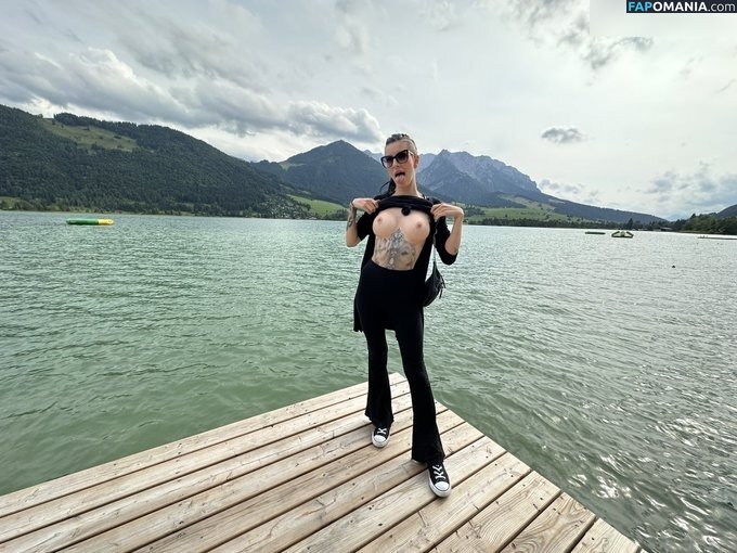 Stella von Monroe / stellavonmonroe Nu OnlyFans  Photo fuitée #7