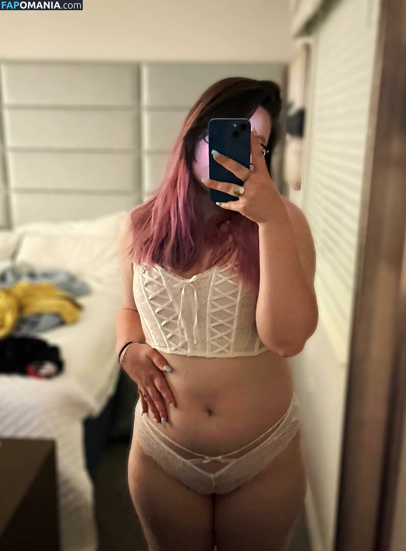 Strawbre / _strawbre_ / spicy_strawbre / straw.bre Nu OnlyFans  Photo fuitée #1
