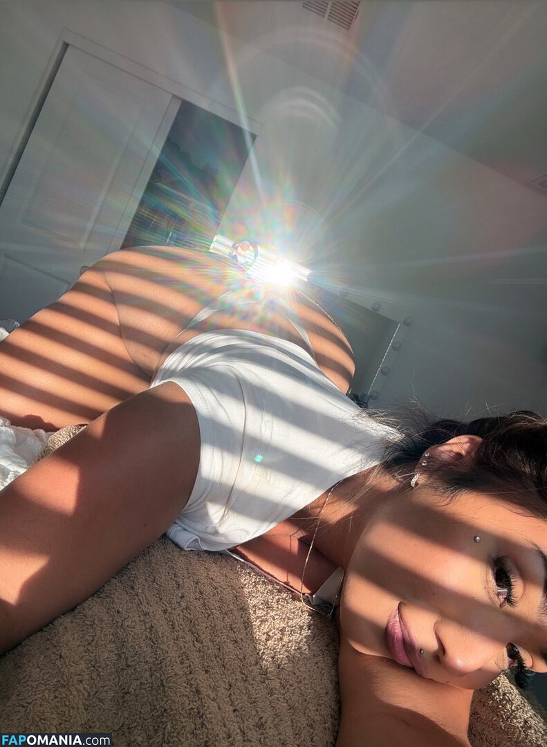 a.mariee28 / https: / sukiwithagoodcoochie Nu OnlyFans  Photo fuitée #1