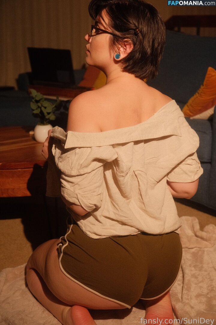 SuniDey / sunidey_ Nu OnlyFans  Photo fuitée #310