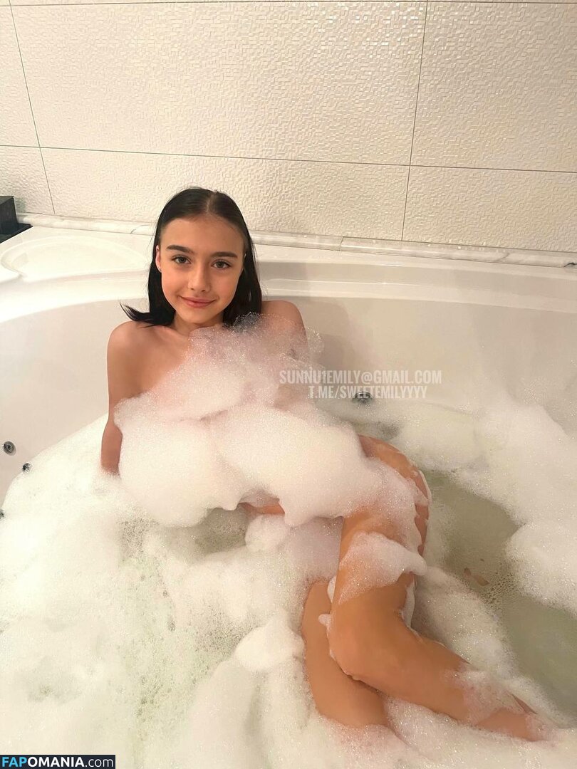 Sunny Emilly / Sunny Emy / SweetEmilyyyy / kylie.little.toes / sunny.emily.backup Nu OnlyFans  Photo fuitée #11