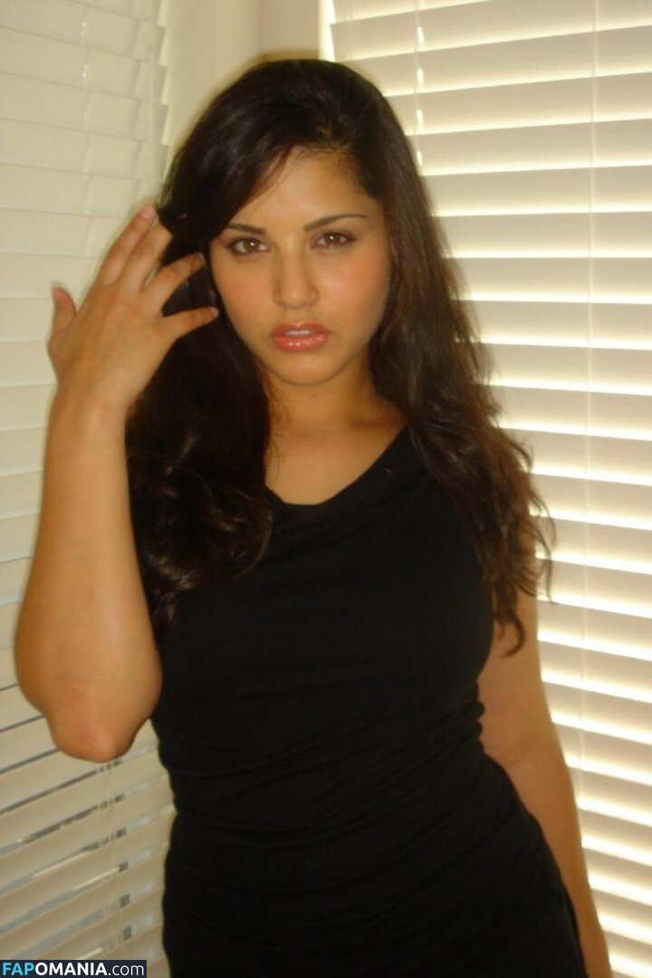 Sunny Leone / https: / sunnyleone Nu OnlyFans  Photo fuitée #8