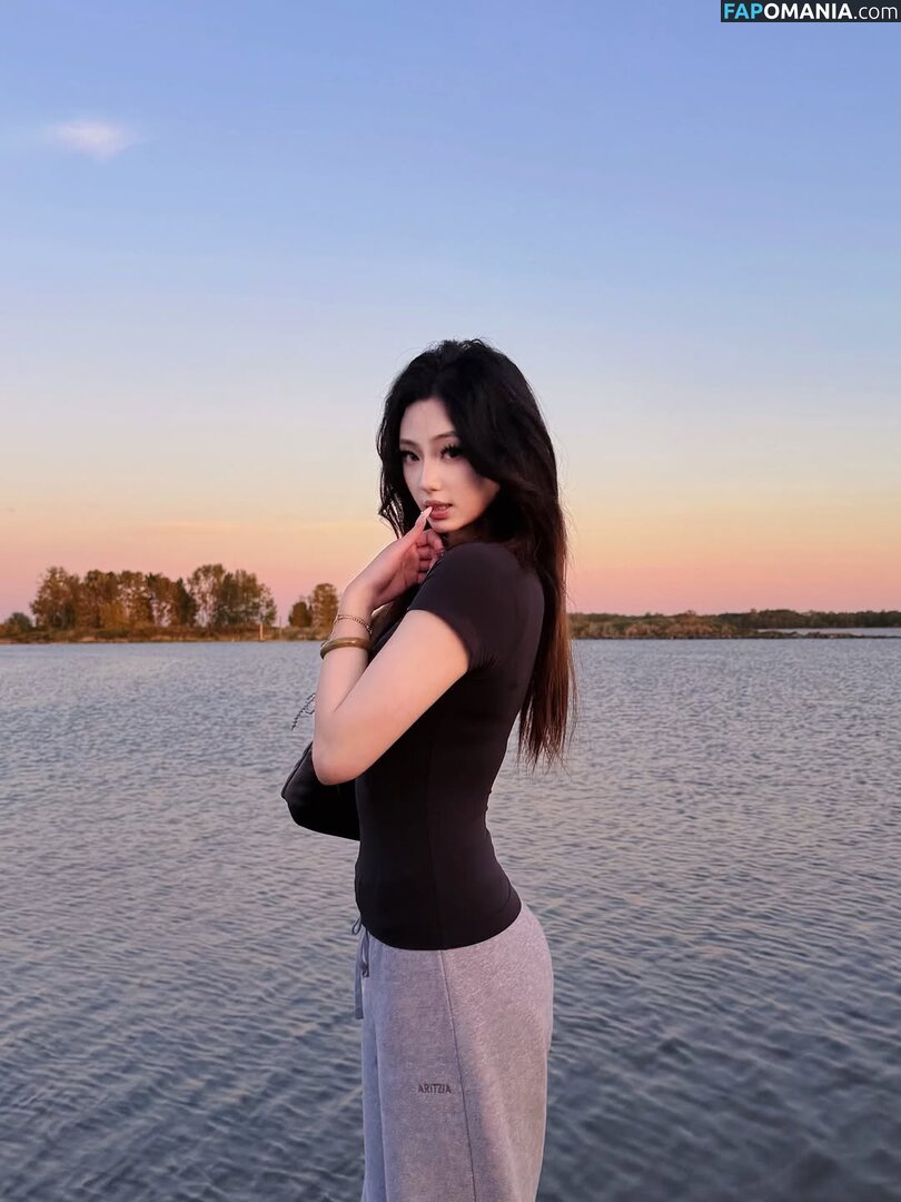 Susansunn / https: / susan_sun17 Nu OnlyFans  Photo fuitée #9