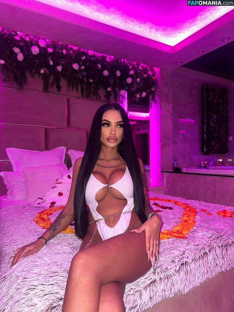Suzzieiss Nu OnlyFans  Photo fuitée #3