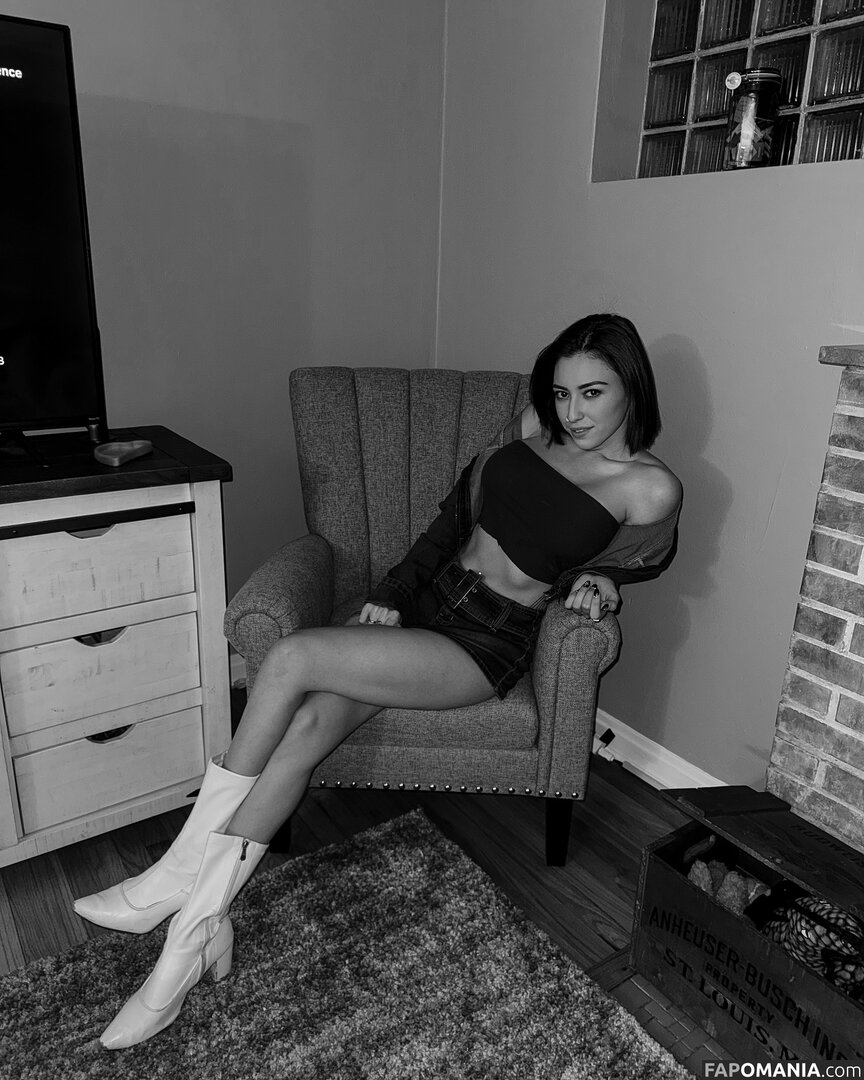 Sarah Ray / Sweet N Sarah / https: / sweetnsarahh Nu OnlyFans  Photo fuitée #5
