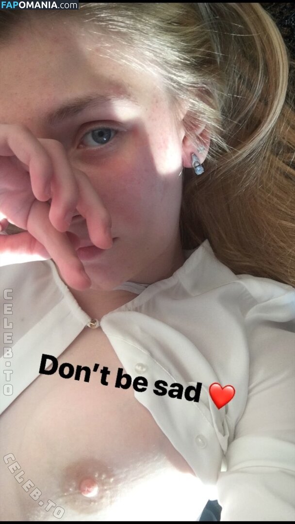 Sweetiebelle / aprikosin3 / superbanka / valerycat Nu OnlyFans  Photo fuitée #1