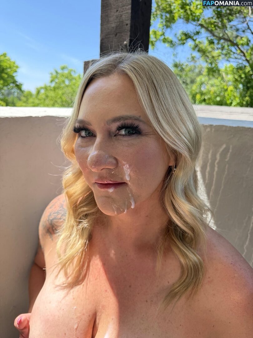 HotwifeSwinging / SwingingTXhotwife / Swinging_texas_hotwife / https: / texas_hotwife_vip / u Nu OnlyFans  Photo fuitée #1