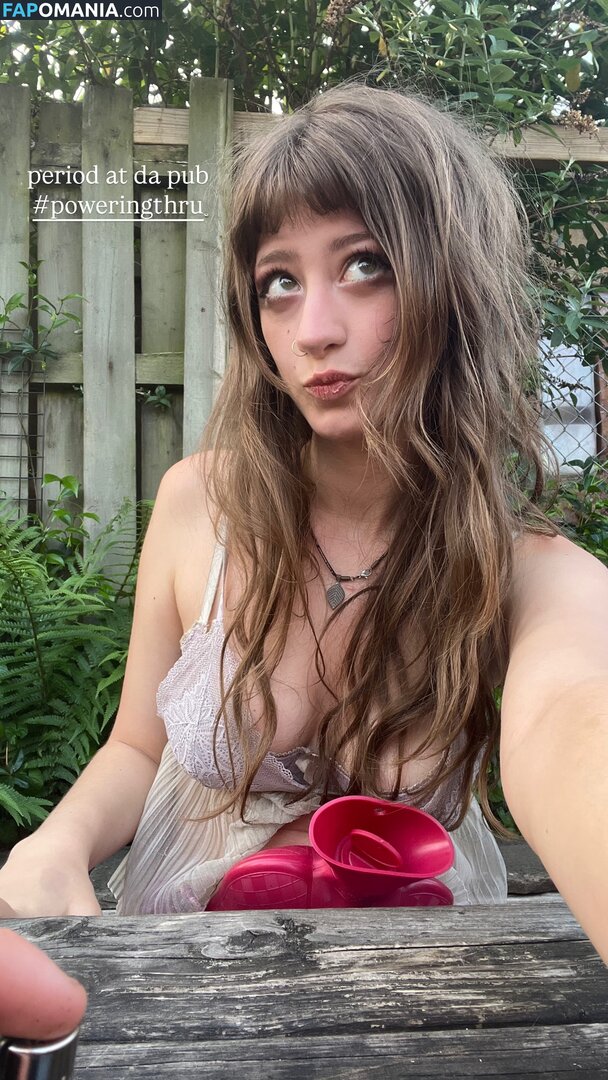 sylvaella23 / syvaella23 Nu OnlyFans  Photo fuitée #1