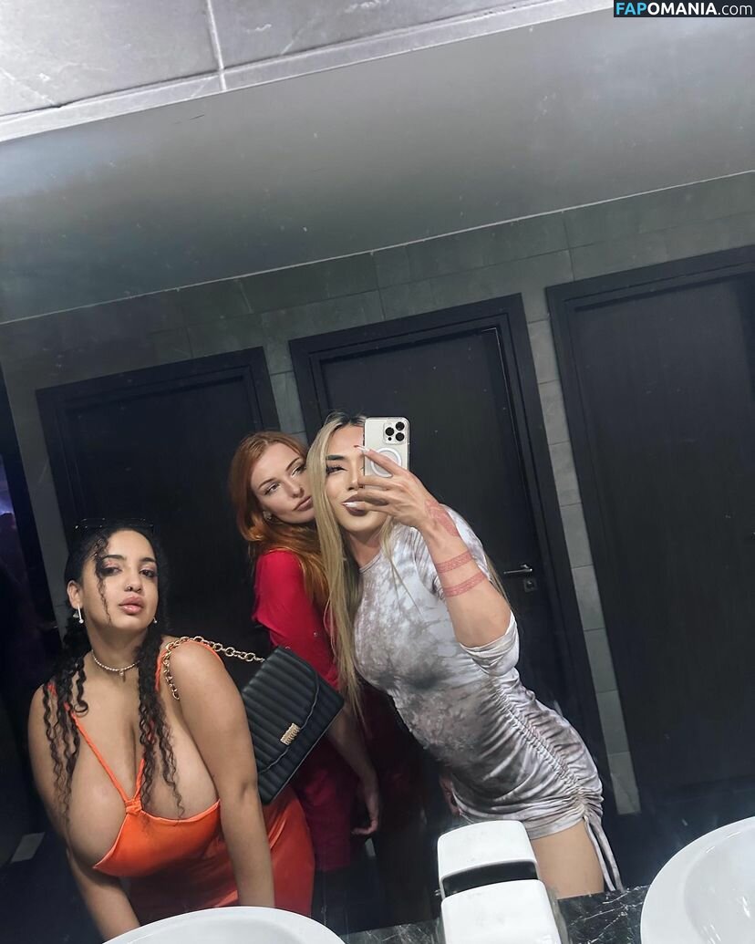 girlinred / thegirlinred0 Nu OnlyFans  Photo fuitée #110