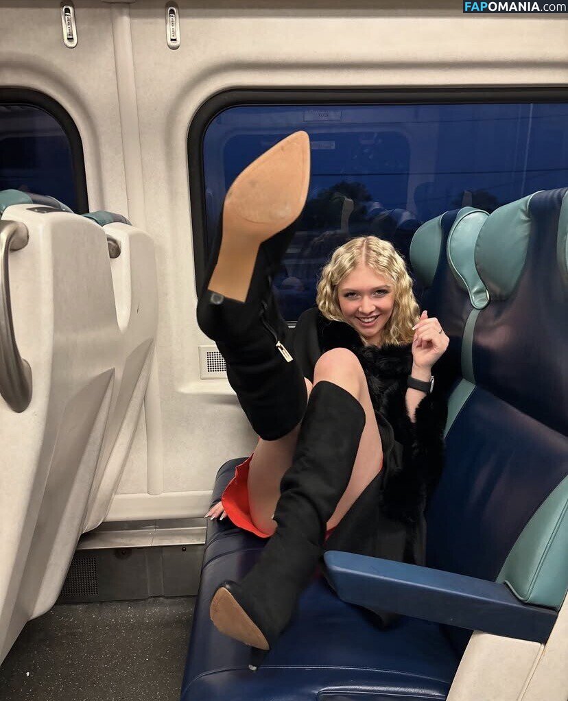 Thereallaurengregory / https: / s3xywest / s3xywest... / skywest87 Nu OnlyFans  Photo fuitée #3