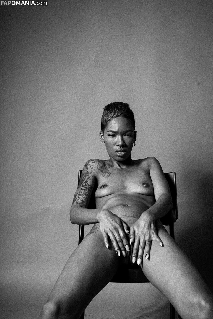 TheRealTiaReid / Tia Reid / corpsdedieu / https: / officialtiareid Nu OnlyFans  Photo fuitée #2