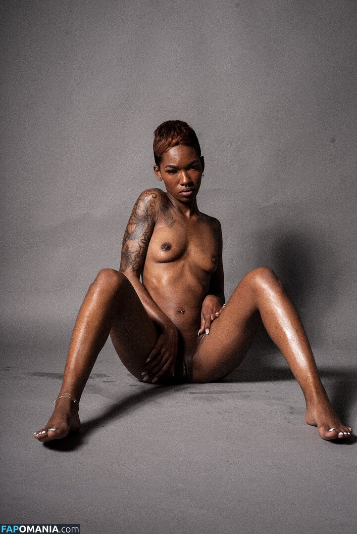 TheRealTiaReid / Tia Reid / corpsdedieu / https: / officialtiareid Nu OnlyFans  Photo fuitée #9