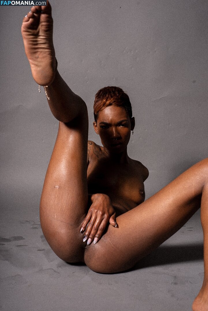 TheRealTiaReid / Tia Reid / corpsdedieu / https: / officialtiareid Nu OnlyFans  Photo fuitée #11
