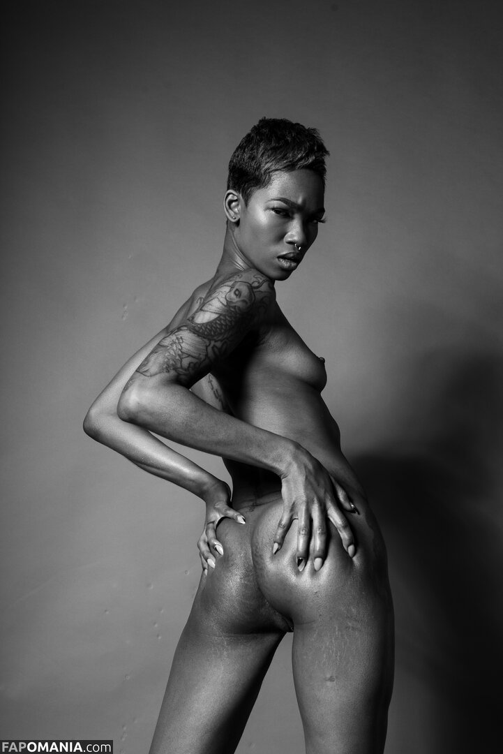 TheRealTiaReid / Tia Reid / corpsdedieu / https: / officialtiareid Nu OnlyFans  Photo fuitée #12