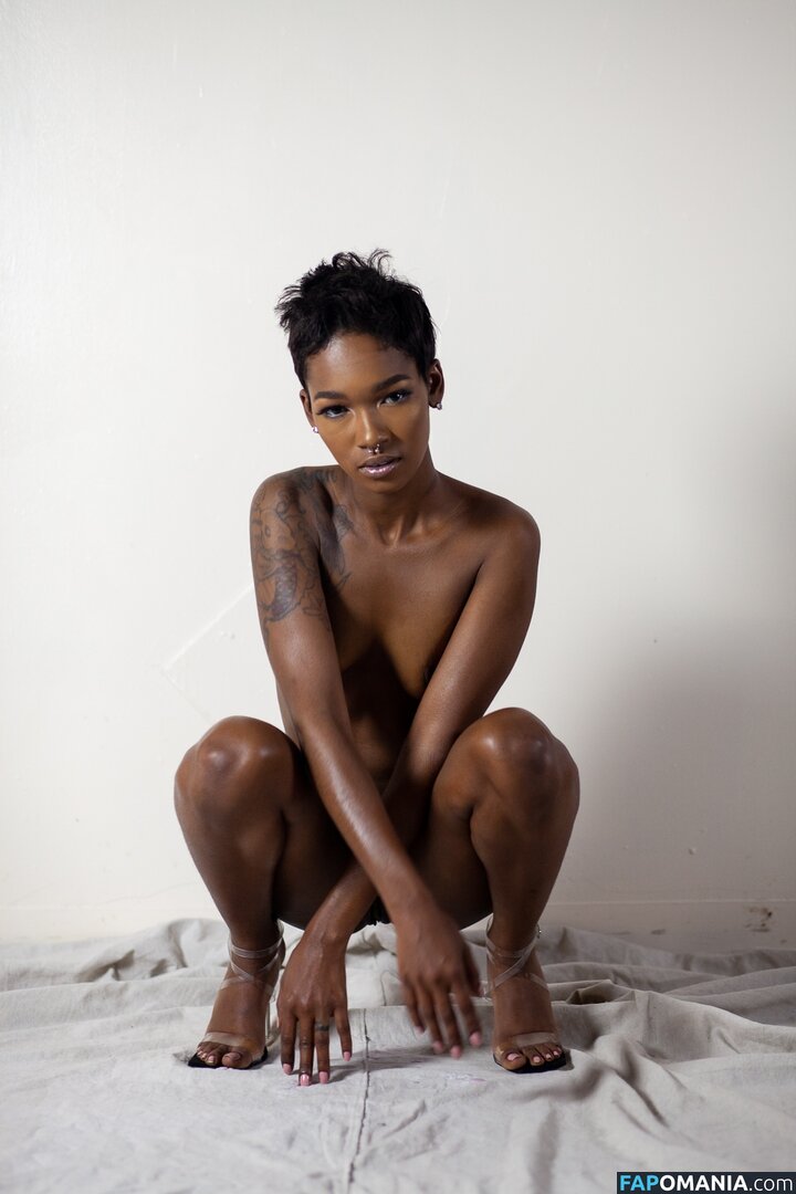 TheRealTiaReid / Tia Reid / corpsdedieu / https: / officialtiareid Nu OnlyFans  Photo fuitée #14