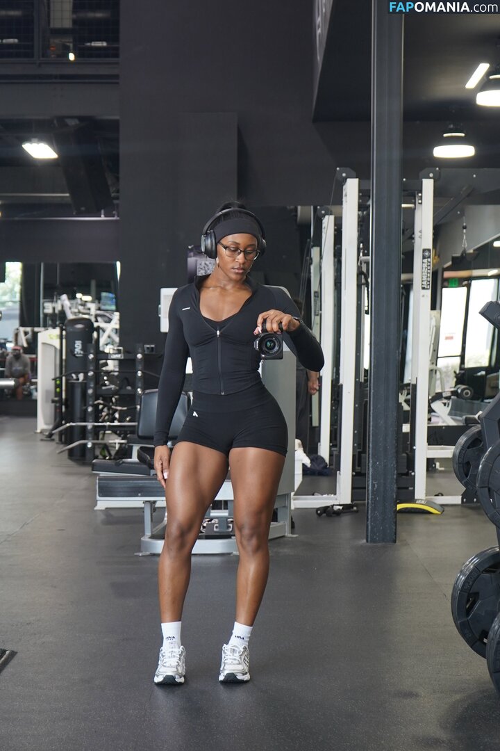 T.hoowww / Tiara Howard Nu OnlyFans  Photo fuitée #5