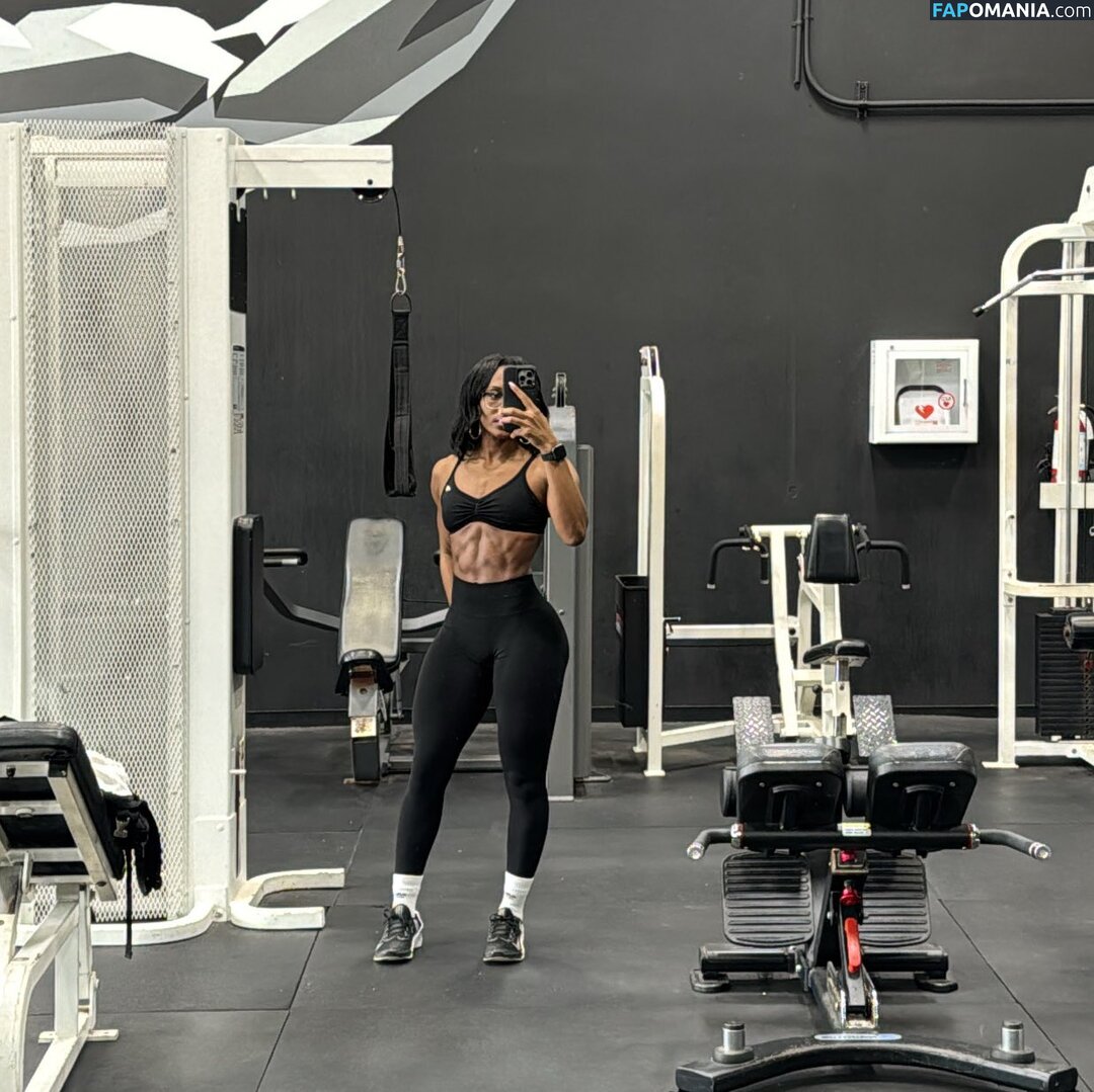 T.hoowww / Tiara Howard Nu OnlyFans  Photo fuitée #17