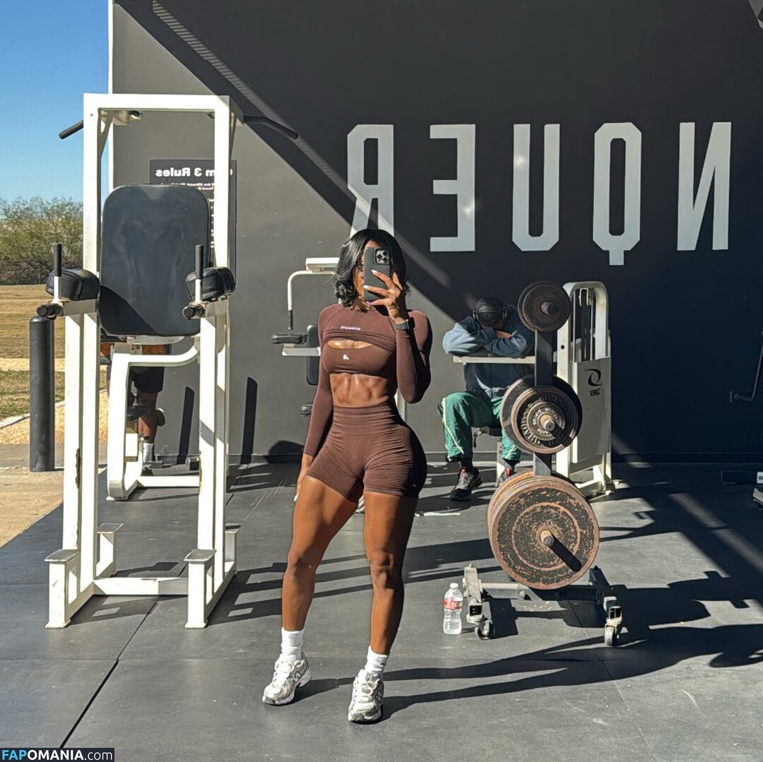 T.hoowww / Tiara Howard Nu OnlyFans  Photo fuitée #19