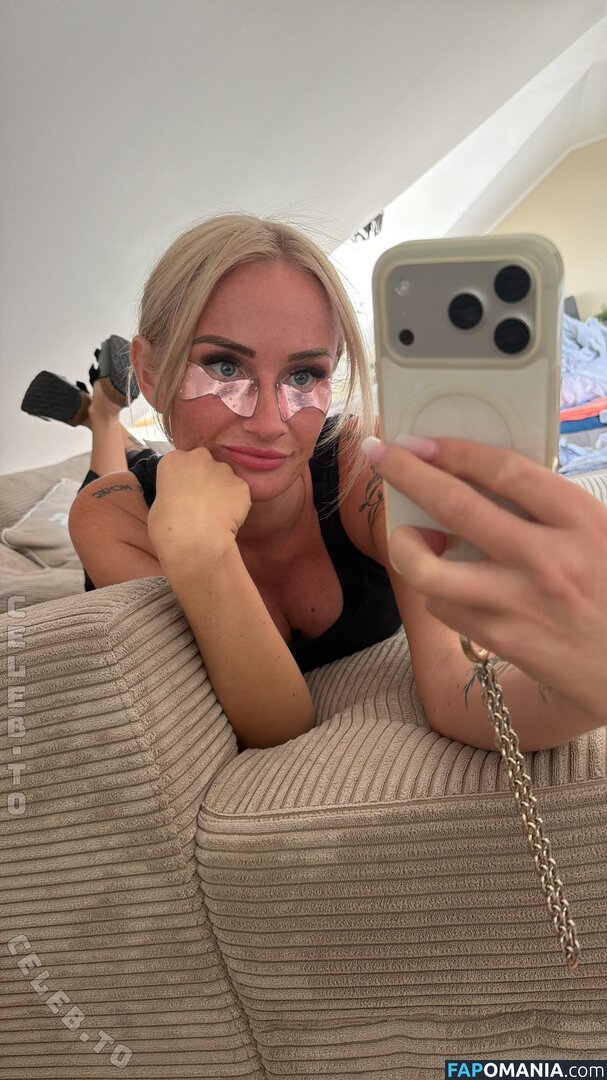 Tiiiffy / tiii.ffy Nu OnlyFans  Photo fuitée #1