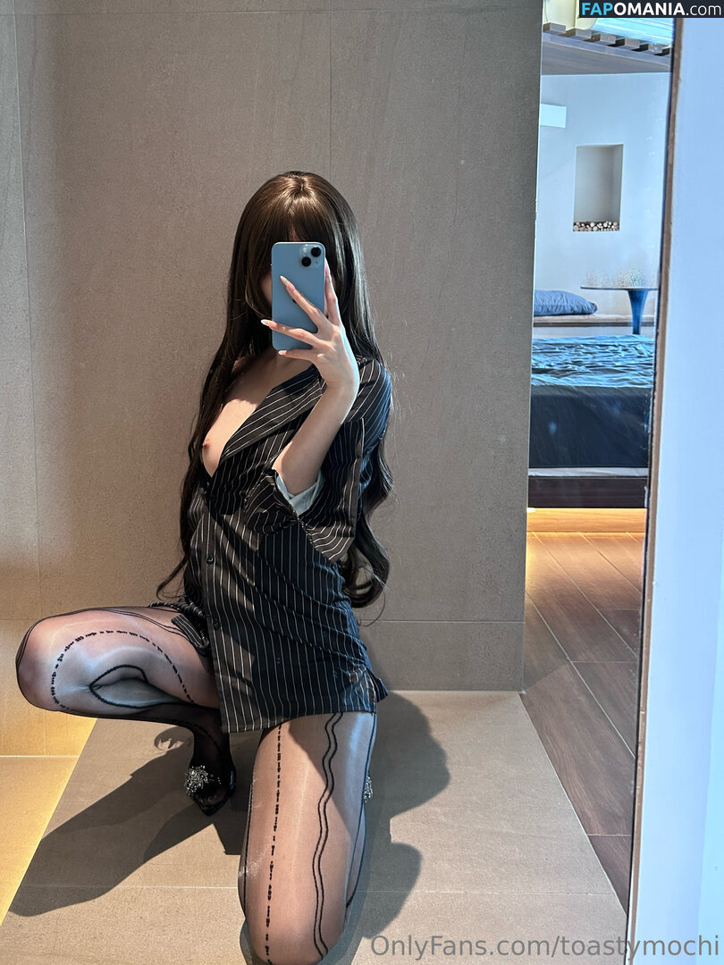 Toastymochi1 / https: / toastymochi Nu OnlyFans  Photo fuitée #3