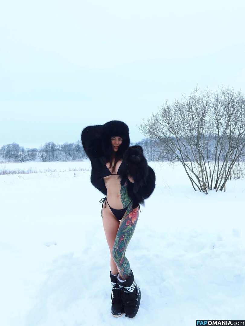 Toma Zhdanova / tomato_mood Nu OnlyFans  Photo fuitée #2