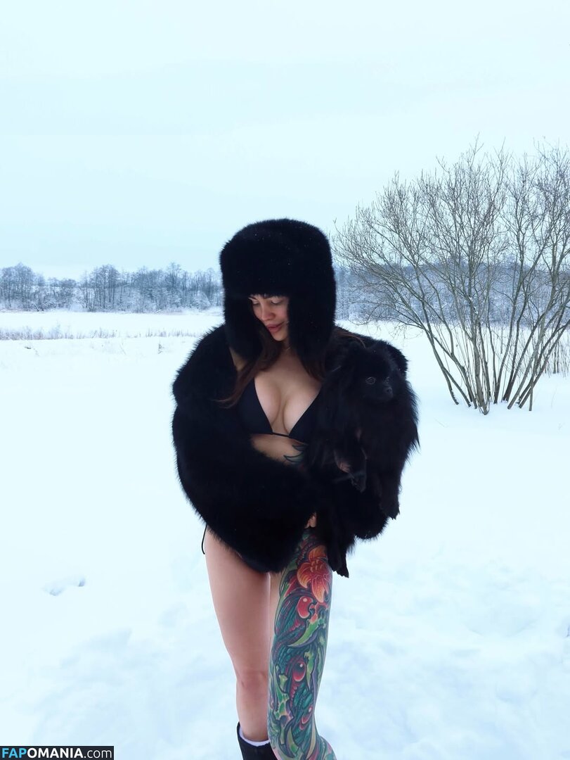 Toma Zhdanova / tomato_mood Nu OnlyFans  Photo fuitée #5