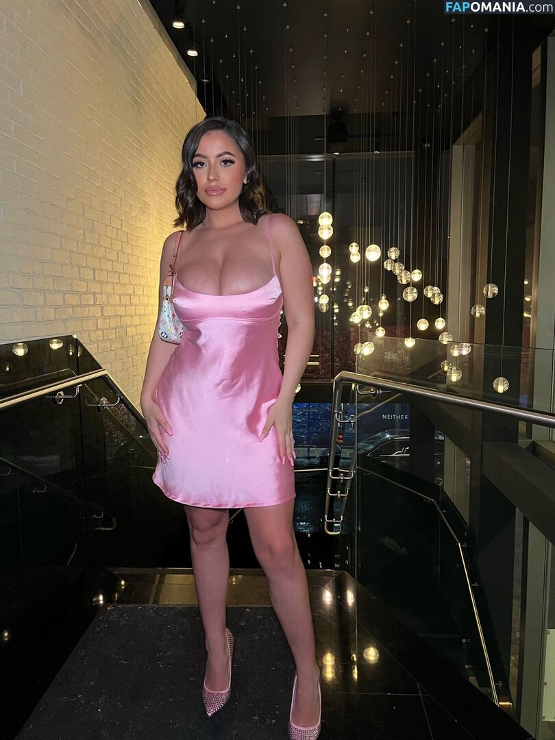 Trinity Pedersen / https: / tiffanypedersen / trinitypedersen Nu OnlyFans  Photo fuitée #2