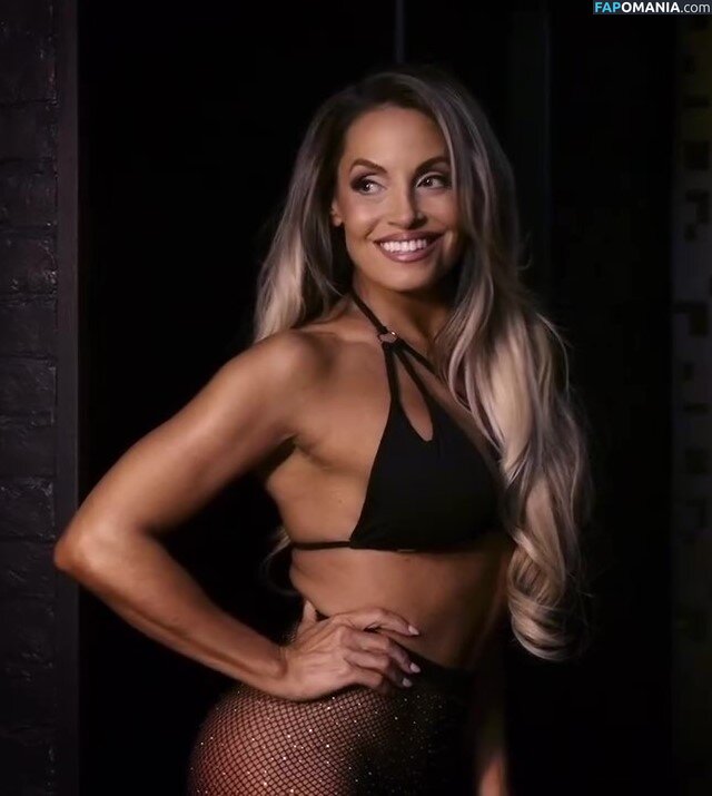 Trish Stratus / https: / trishstratus / trishstratuscom Nu OnlyFans  Photo fuitée #1479