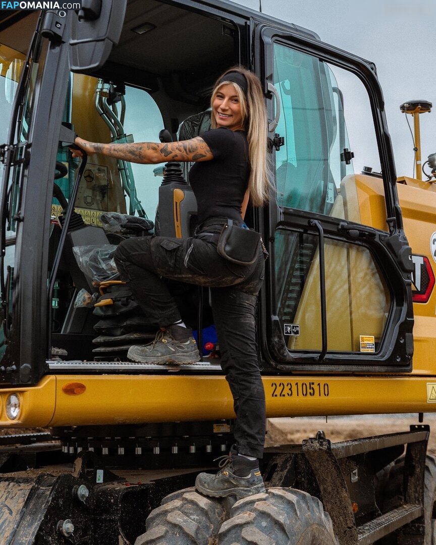 Tschulique Nu OnlyFans  Photo fuitée #13