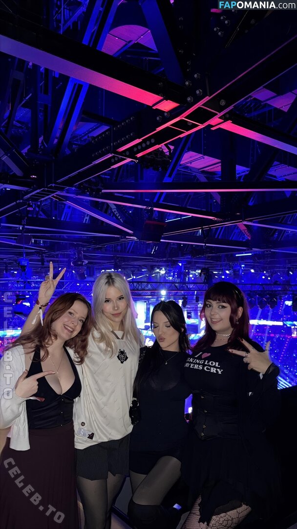 Twostonelol / https: Nu OnlyFans  Photo fuitée #1