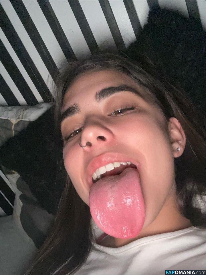 longuetongueegirl_ / noaablaancoo / u489105211 Nu OnlyFans  Photo fuitée #1