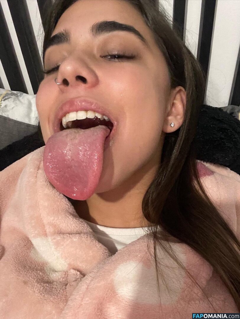 longuetongueegirl_ / noaablaancoo / u489105211 Nu OnlyFans  Photo fuitée #2