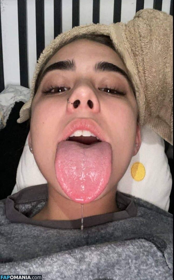 longuetongueegirl_ / noaablaancoo / u489105211 Nu OnlyFans  Photo fuitée #4