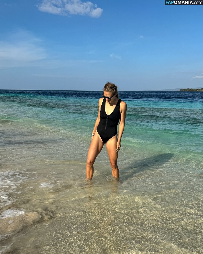 Viktoriia Tkachuk / https: / viktoriiatkachuk_ / viktorytkachuk Nu OnlyFans  Photo fuitée #5