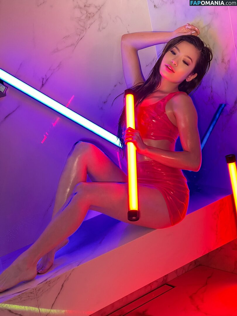 Vina Sky / vinaskyfanpage / vinaskyy Nu OnlyFans  Photo fuitée #828
