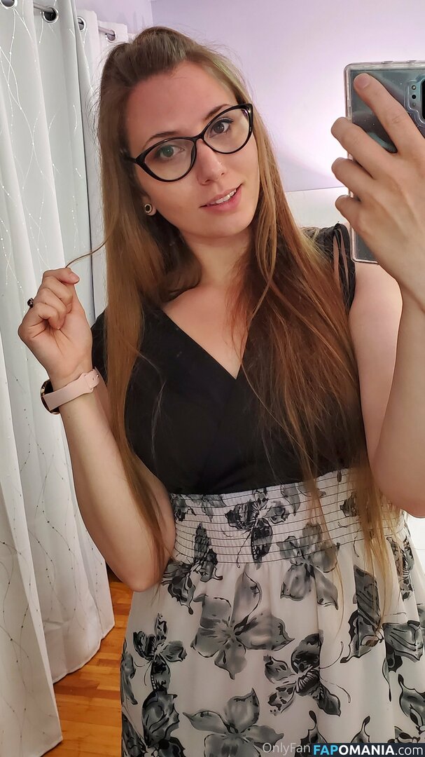 Violet Fugazzi / violet.fugazzi / violetfugazzi / violetsvip Nu OnlyFans  Photo fuitée #2