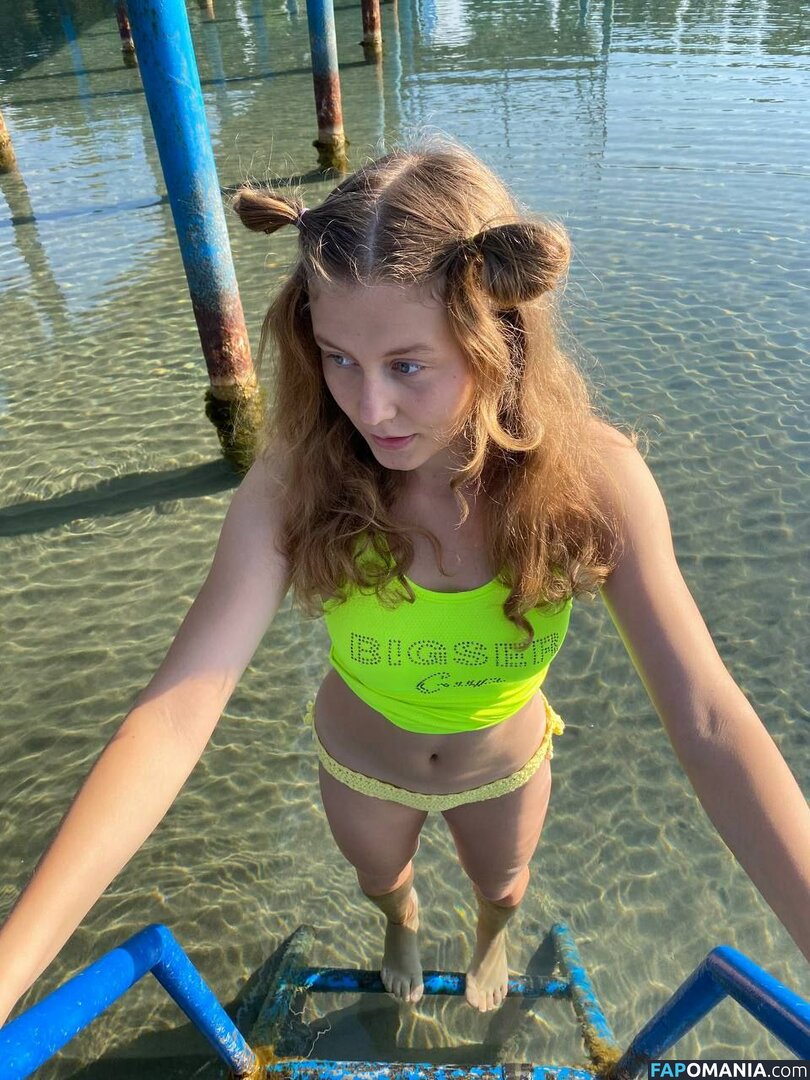 _vitaniemi01 / bloom.xvi / nayane_vitali01 / vitaniemi Nu OnlyFans  Photo fuitée #474