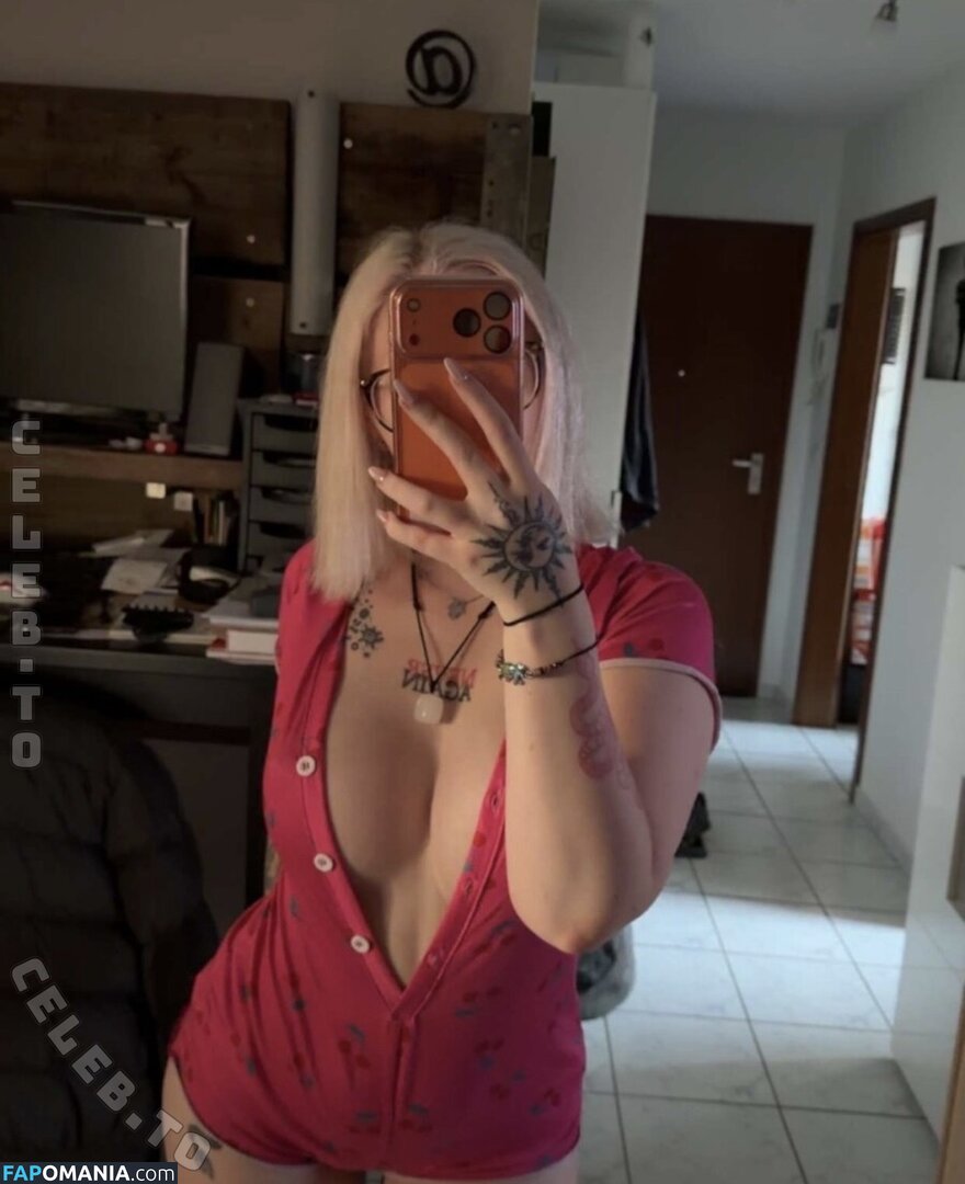 vivian_wydt / vivianwoywodt Nu OnlyFans  Photo fuitée #1