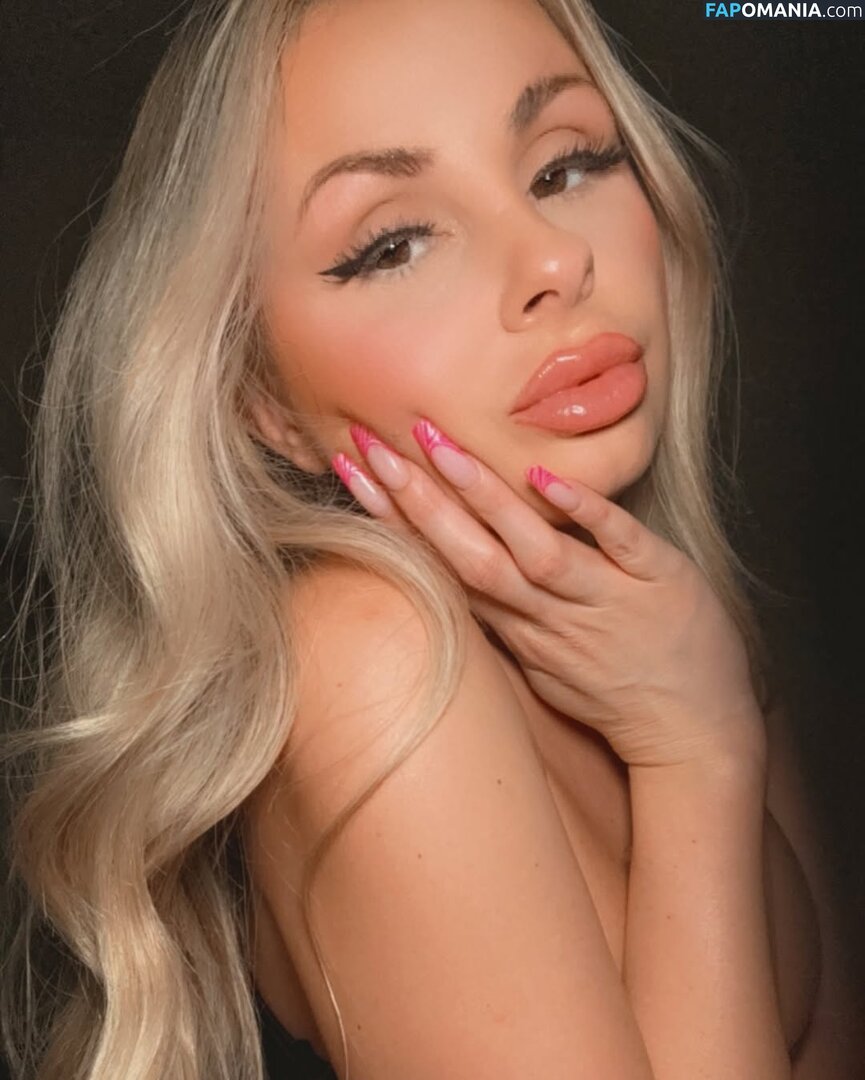 _xchristiina Nu OnlyFans  Photo fuitée #7