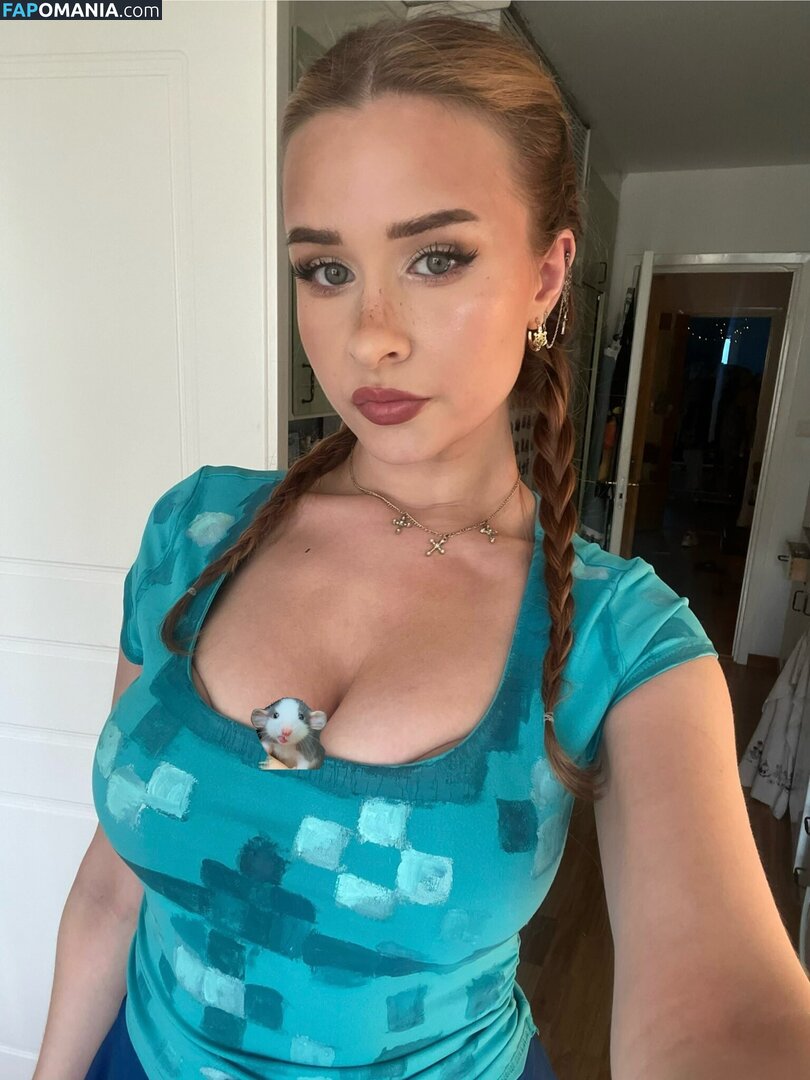 yaboielina Nu OnlyFans  Photo fuitée #250