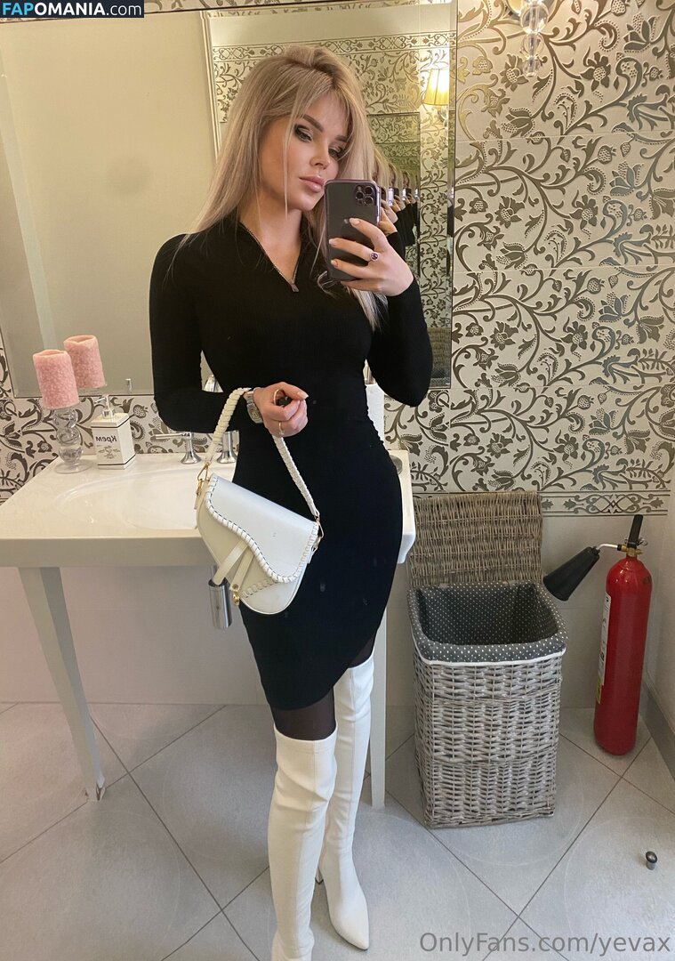 yevax / yevax.x Nu OnlyFans  Photo fuitée #13