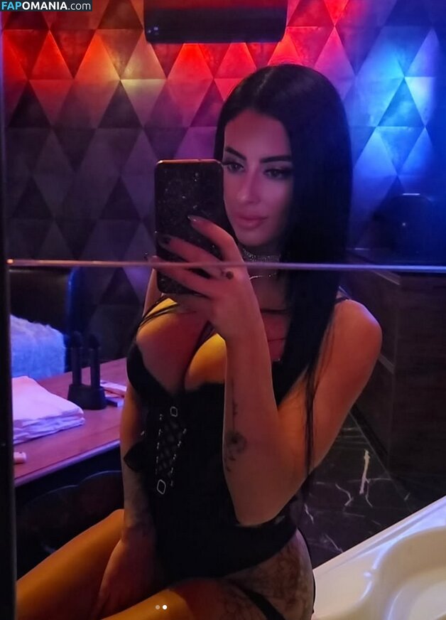_yourfavouriteflower / https: / yourfavouritelittlebrat Nu OnlyFans  Photo fuitée #1